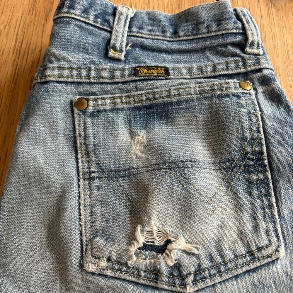WRANGLER George Strait Cowboy Cut Jeans Mens 32x31 Light Wash Distressed Rugged